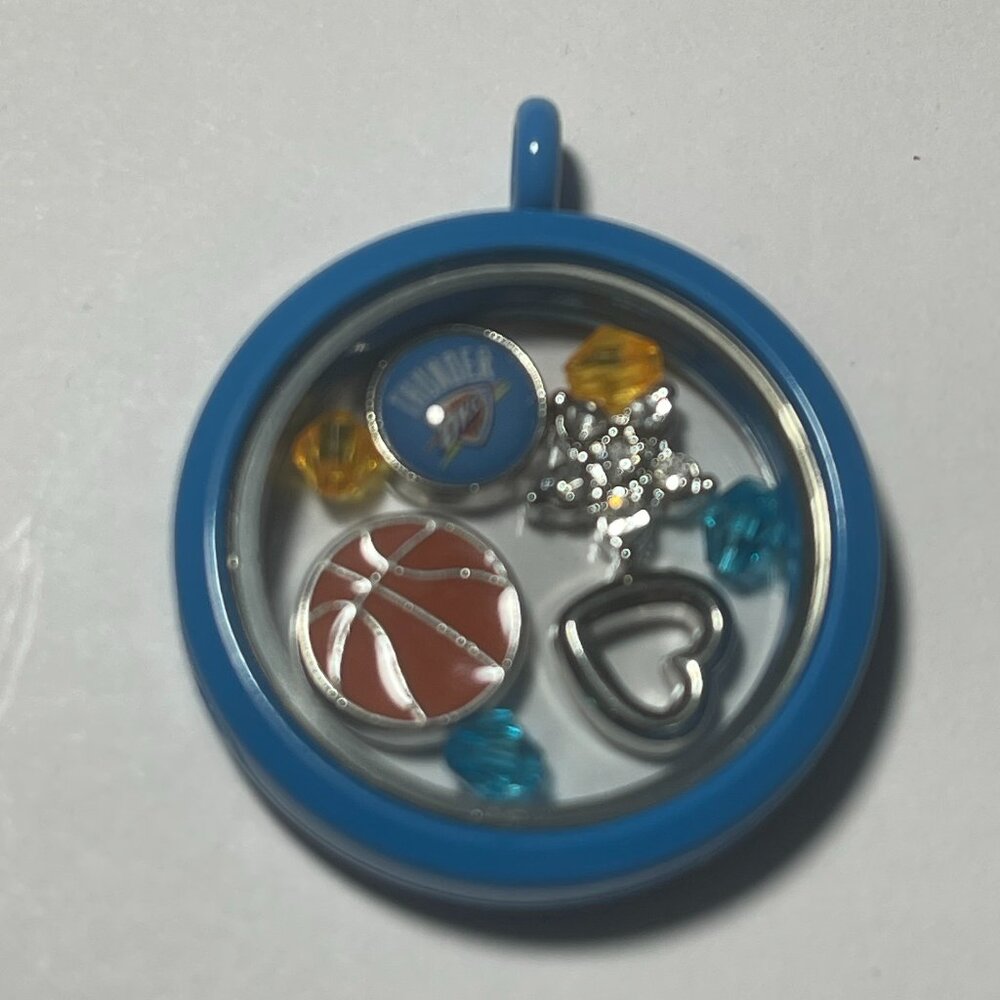 Oklahoma City Thunder NBA Memory Charm Locket w/ 22 IN chain NEW
